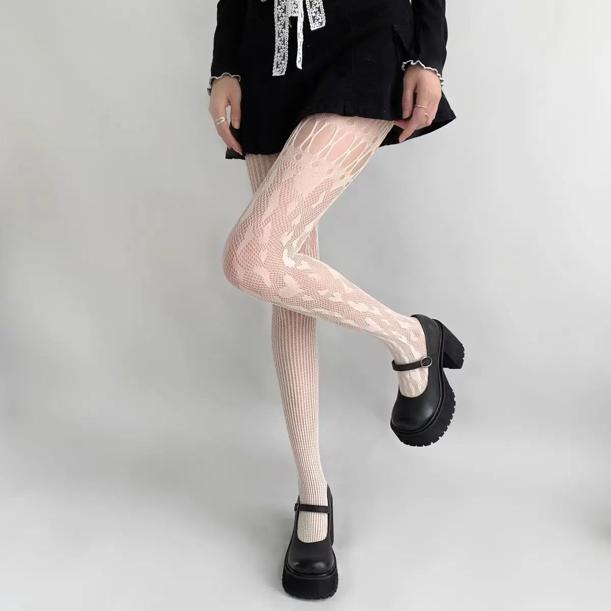 Elegant Women's Heart-Cutout Lace Mesh Fishnet Pantyhose - SU